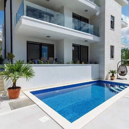 Dalmatia Apartment *